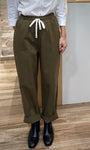 Look artistique et confortable avec pantalon ample femme