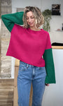 Femme portant le pull Mamma rose & vert col rond