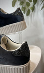 Vue arrière des baskets Billie avec patch scintillant noir et argent