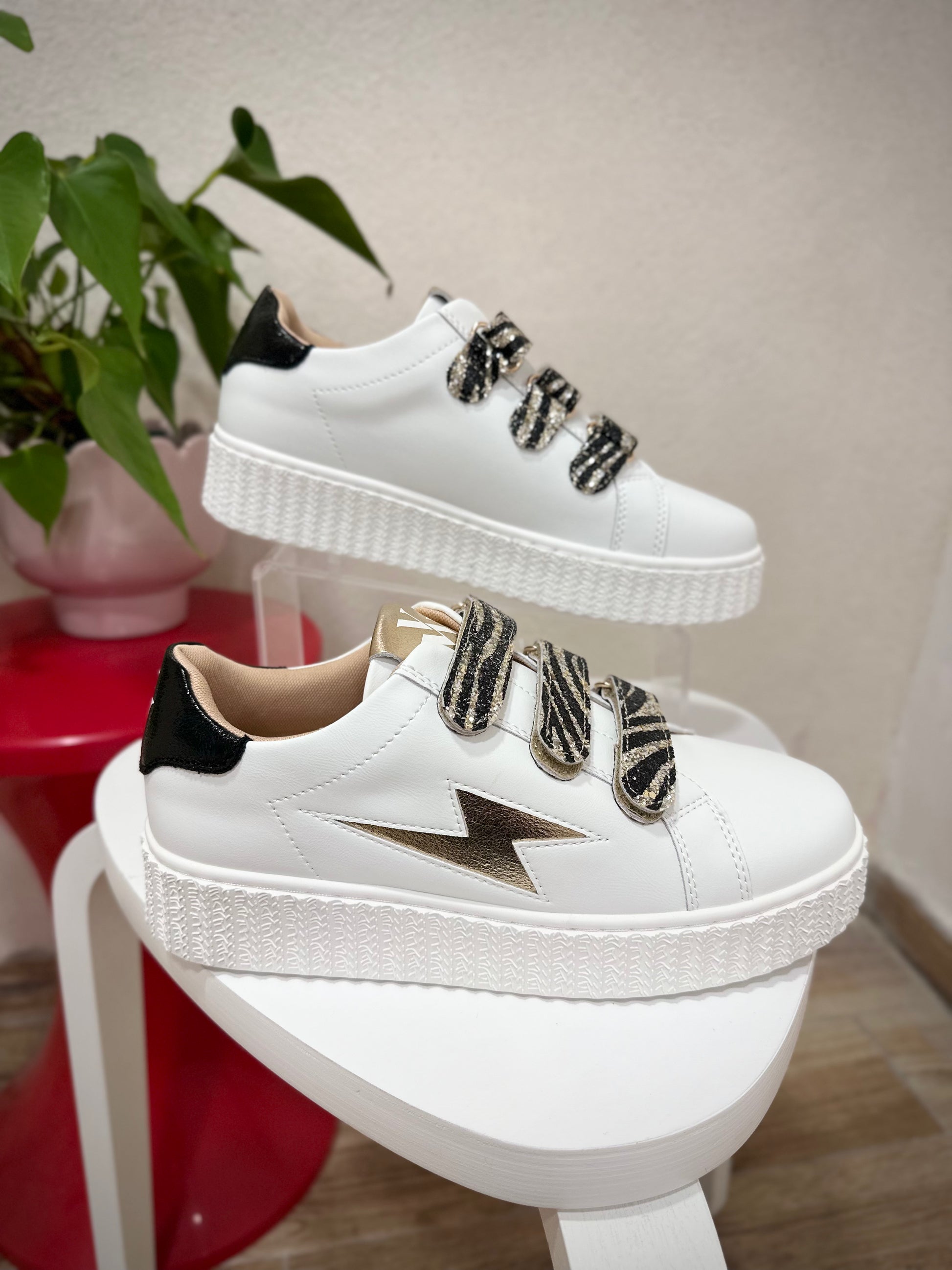 Baskets plateforme blanches Vanessa Wu modèle Maggie Zèbre