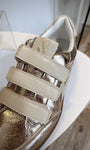 Gros plan sur les scratchs beige des Baskets Tennessee