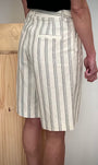 Bermuda long rayé femme coupe fluide de profil
