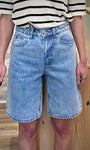 Bermuda denim femme coupe droite casual chic 