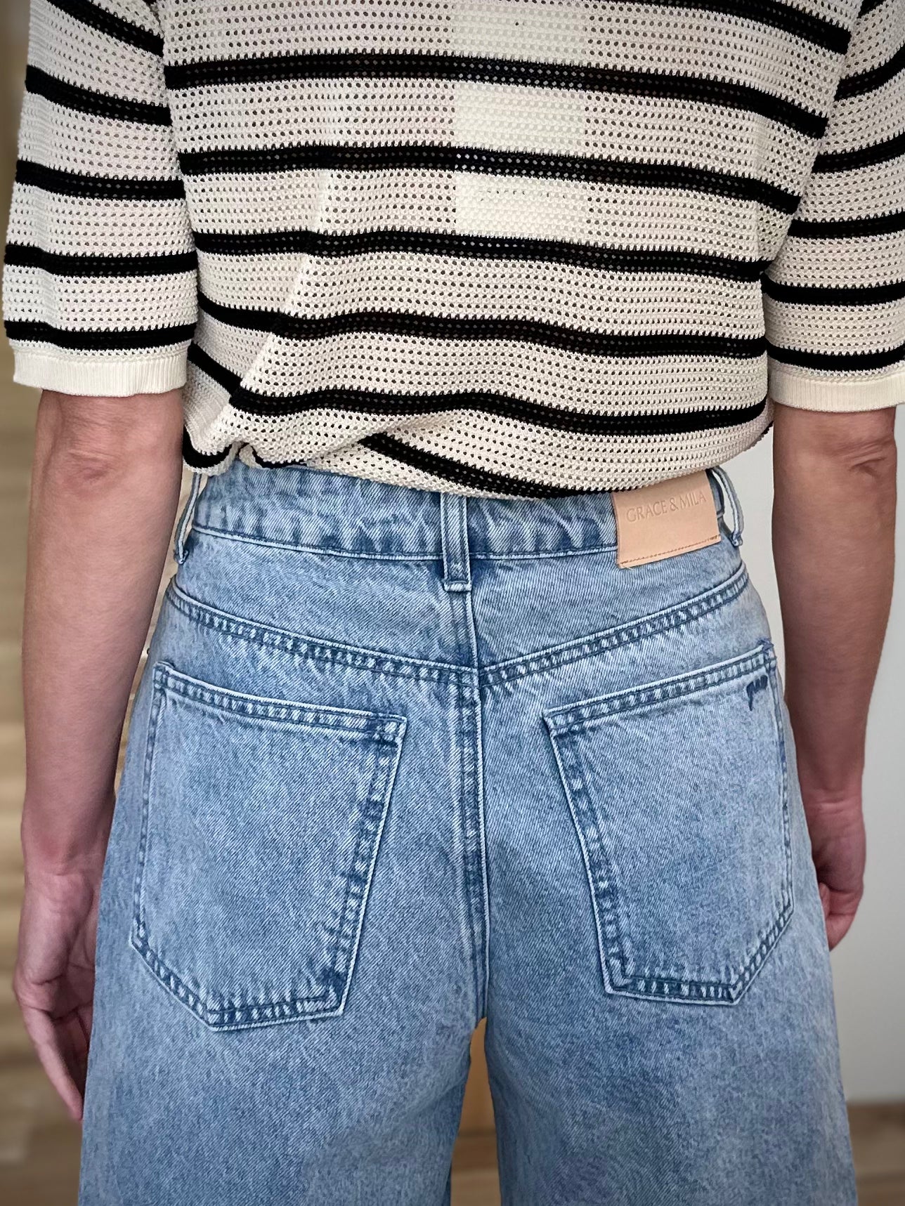 Détail jacron cuir bermuda jean femme 