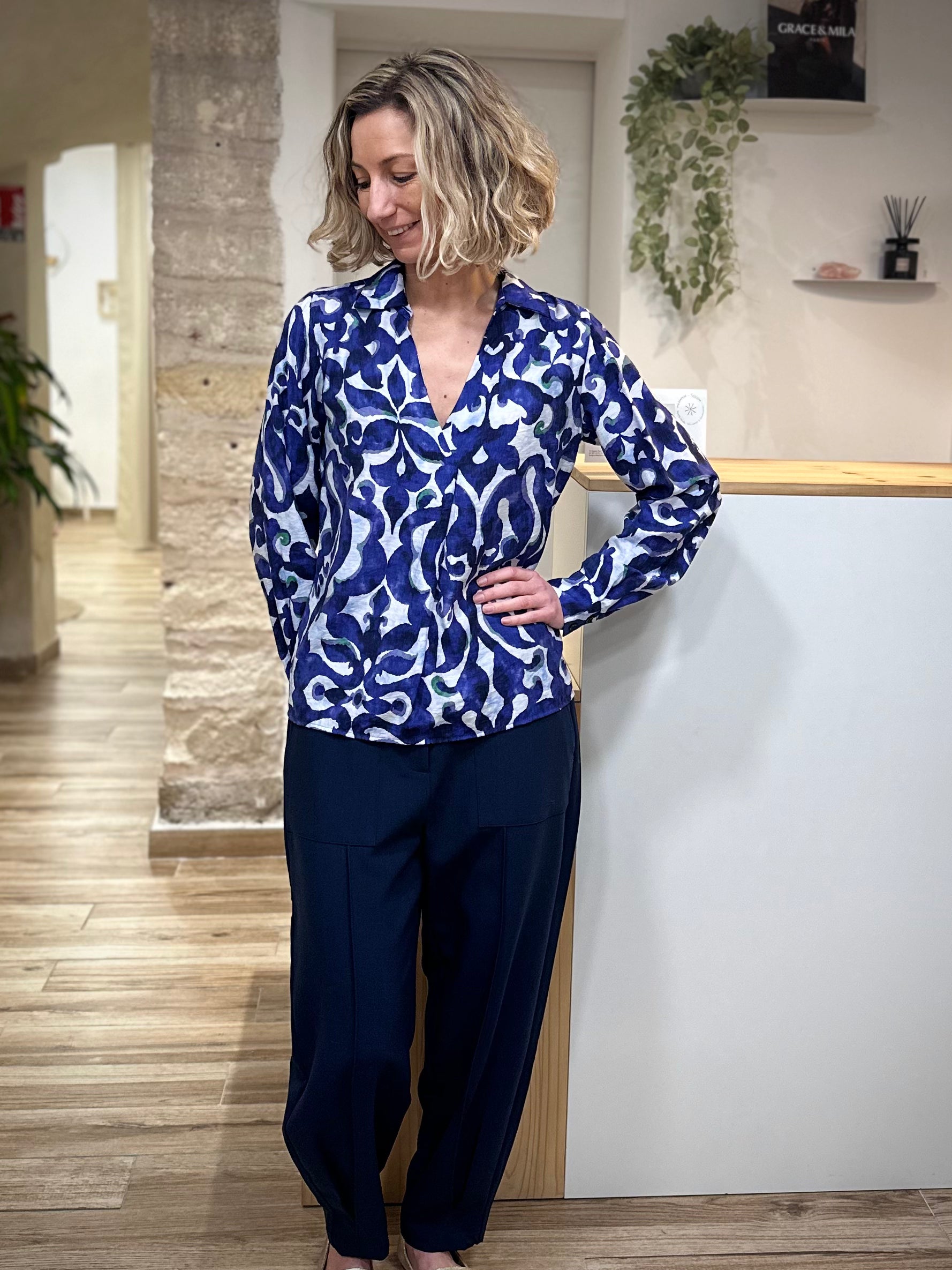 Blouse imprimée graphique style casual chic