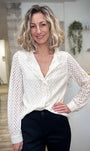 Blouse CLÉOPHÉE en dentelle écrue au style féminin et raffiné