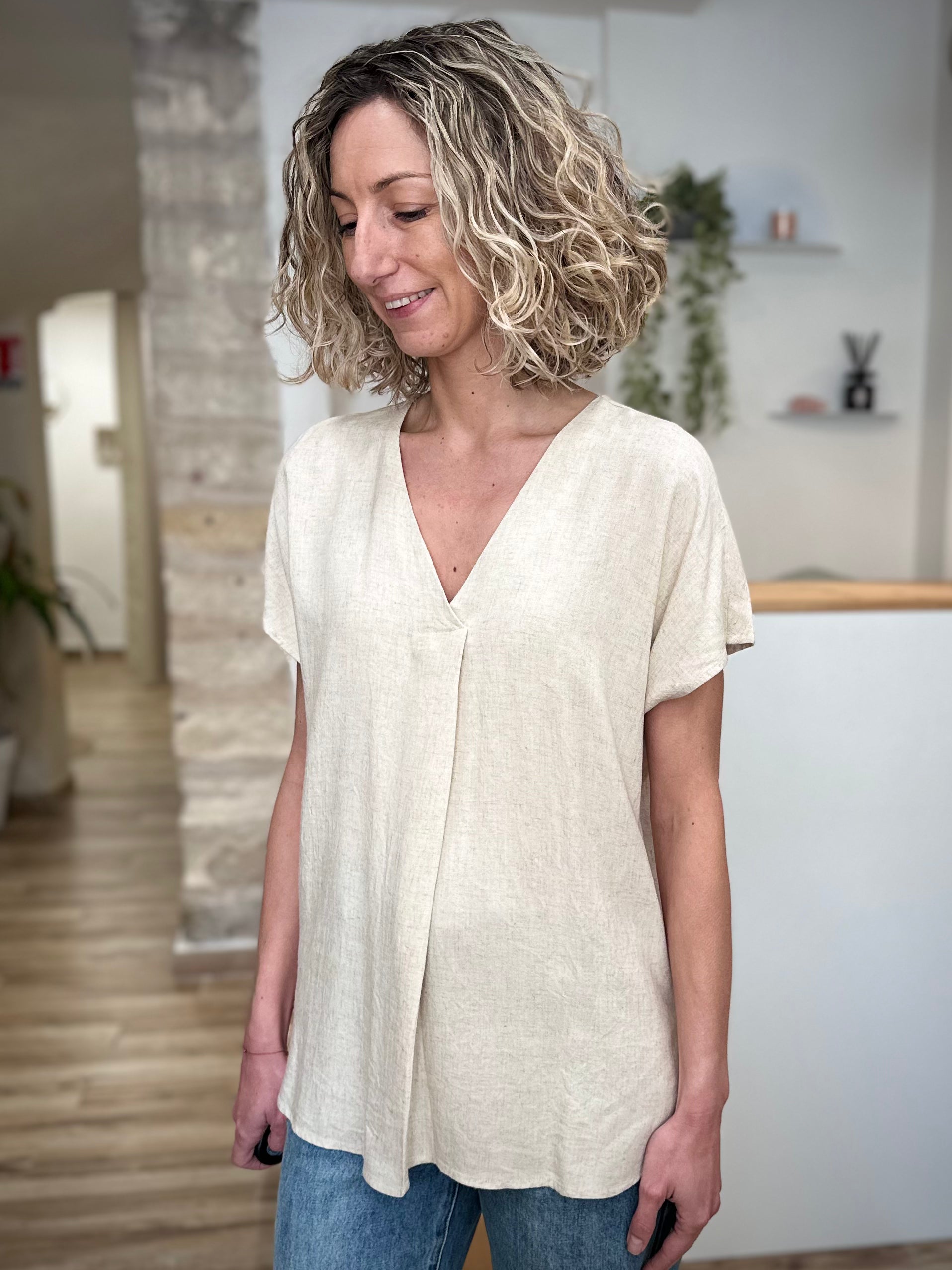 Blouse beige coupe droite longueur hanches 
