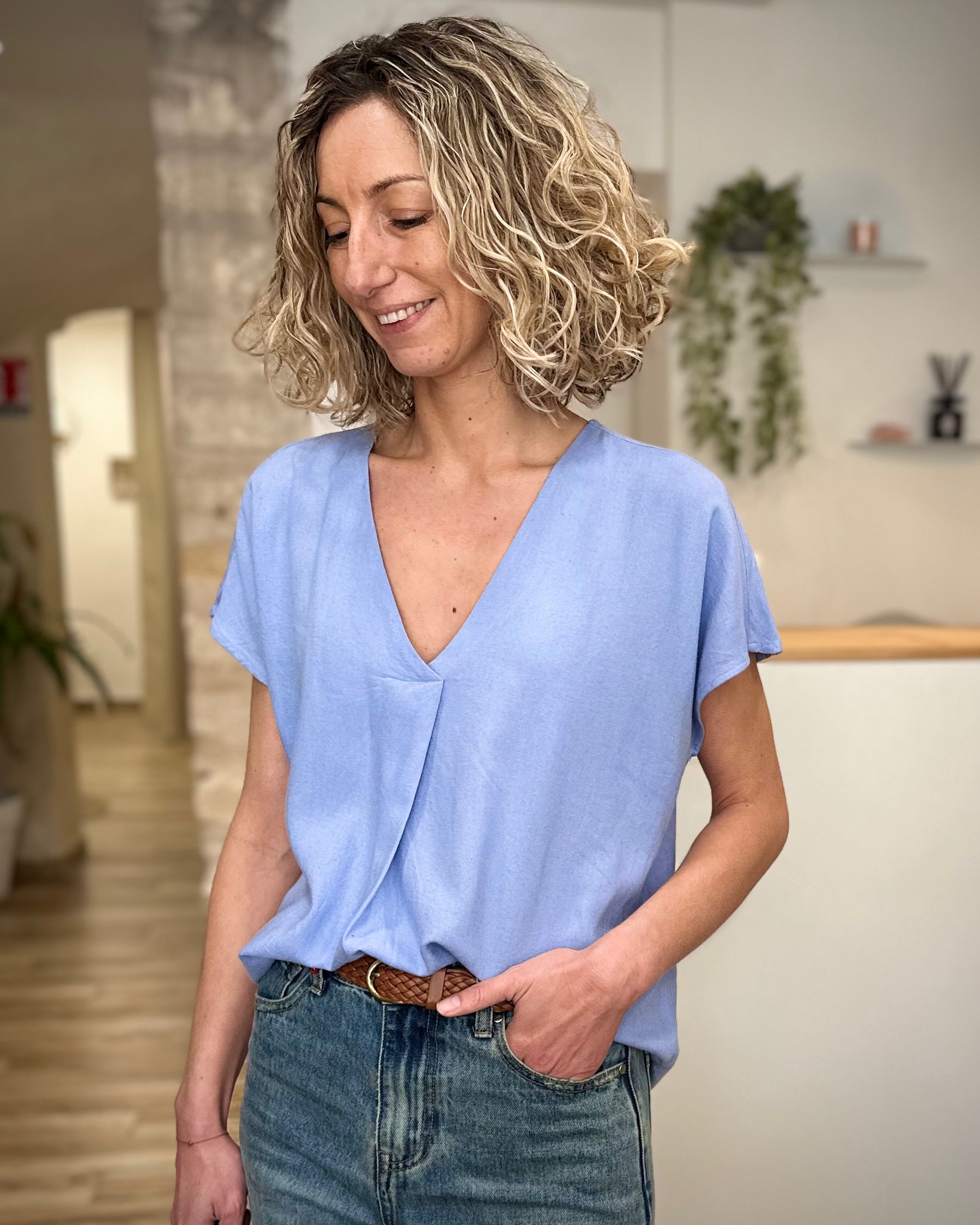 Blouse bleu pastel femme look printemps