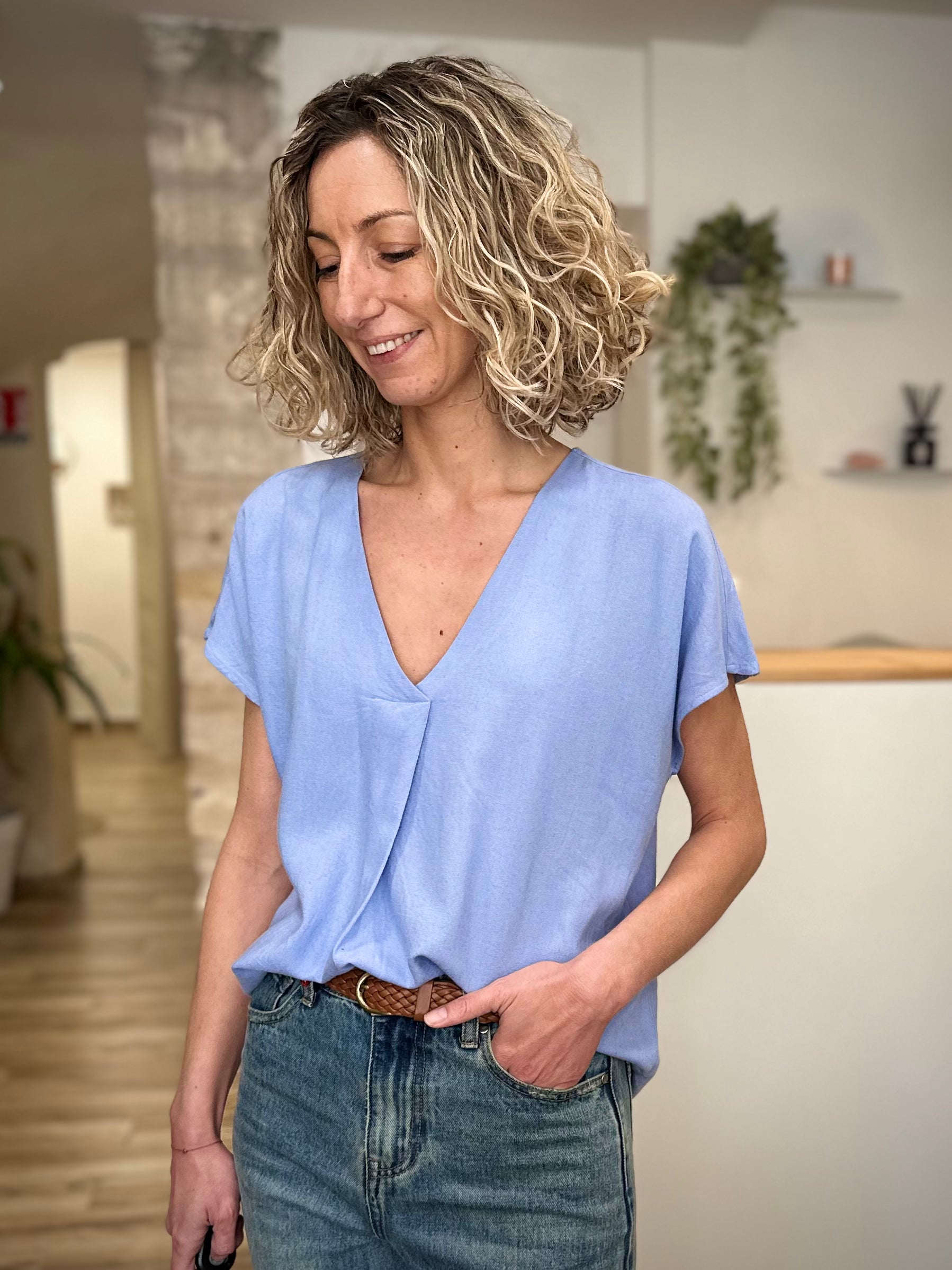 Blouse bleu pastel femme look printemps