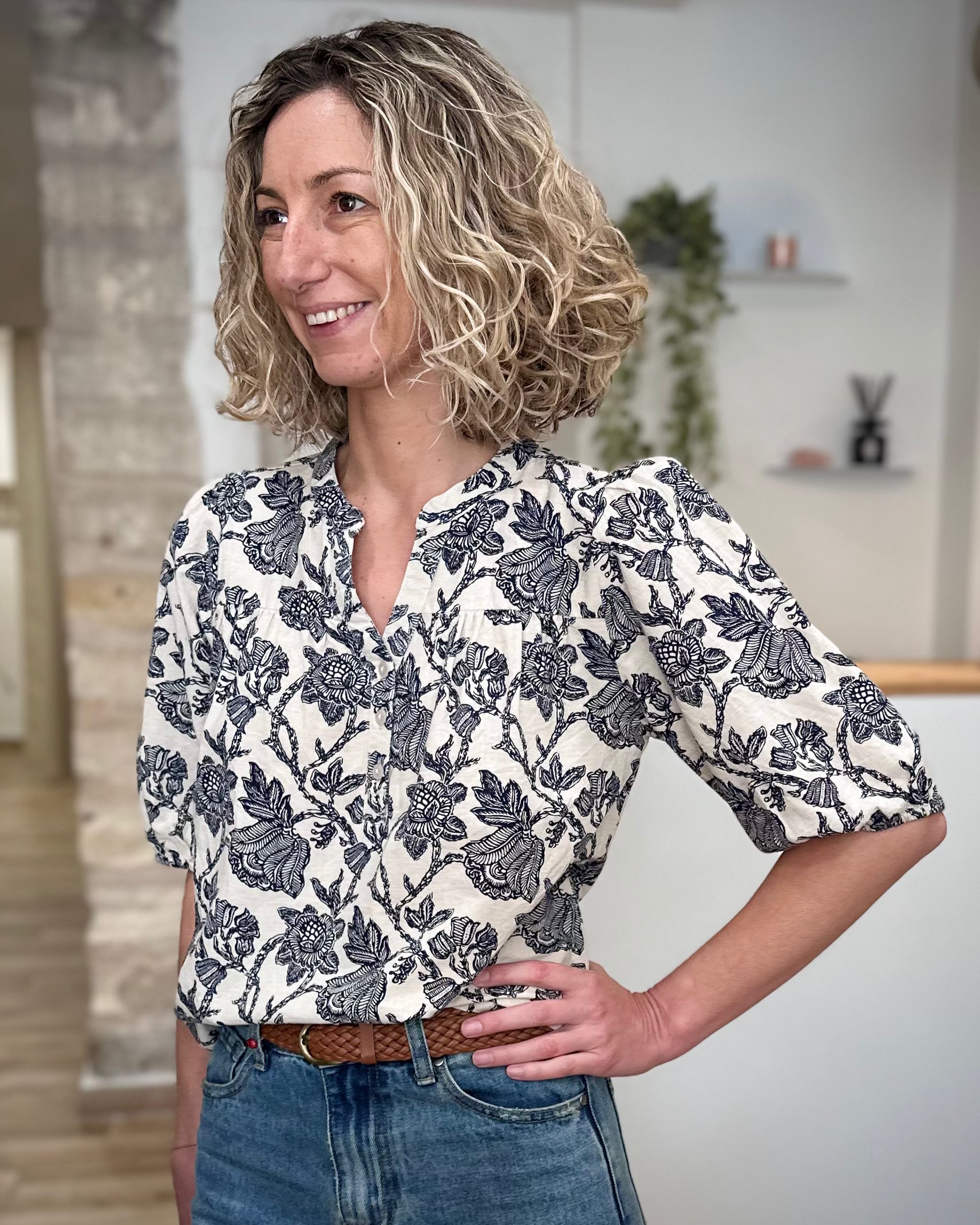 Blouse femme coton lin imprimé fleurs bleu marine 