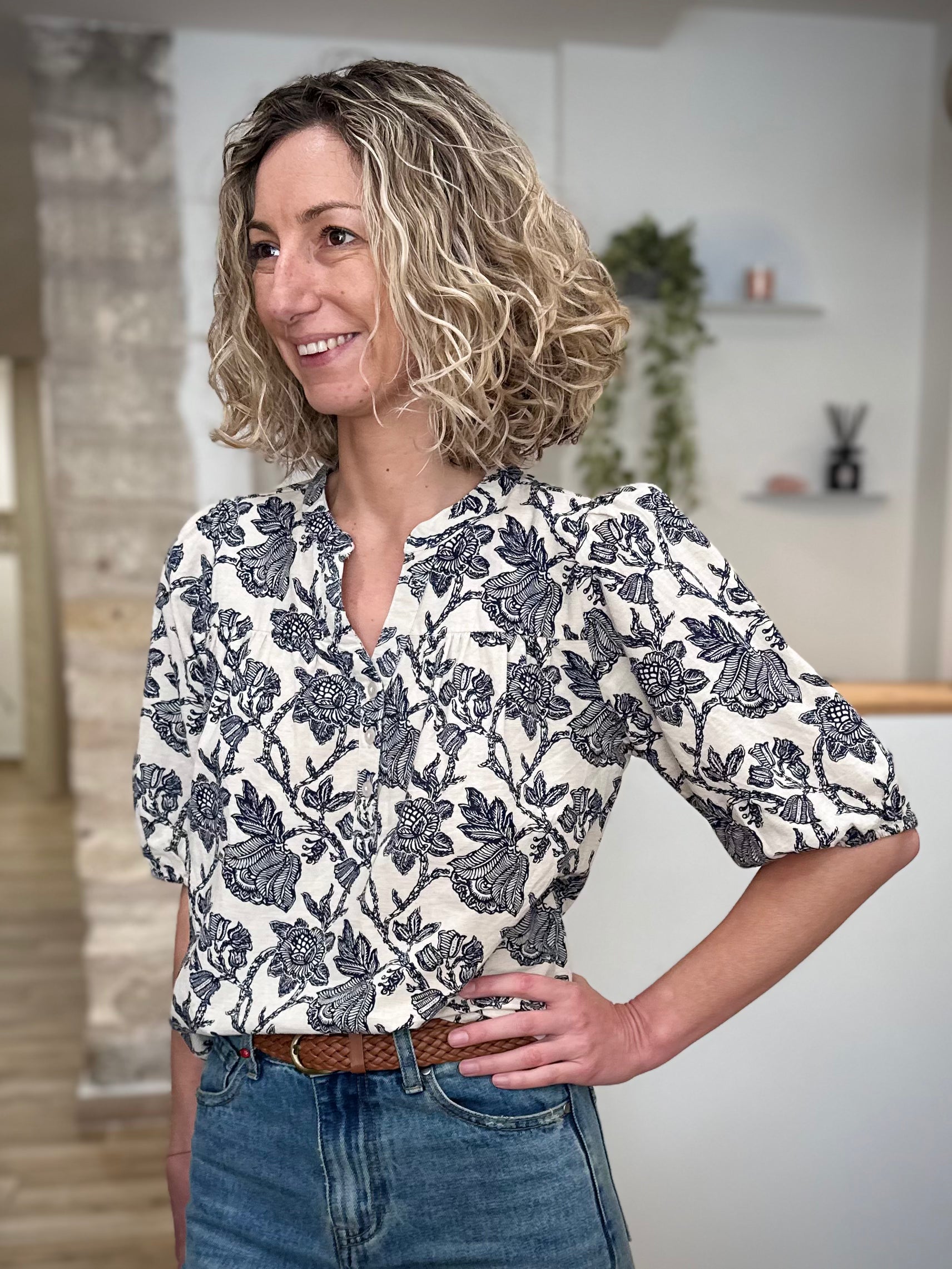 Blouse femme coton lin imprimé fleurs bleu marine 