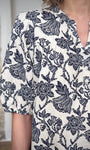 Détail imprimé floral blouse coton lin écru 