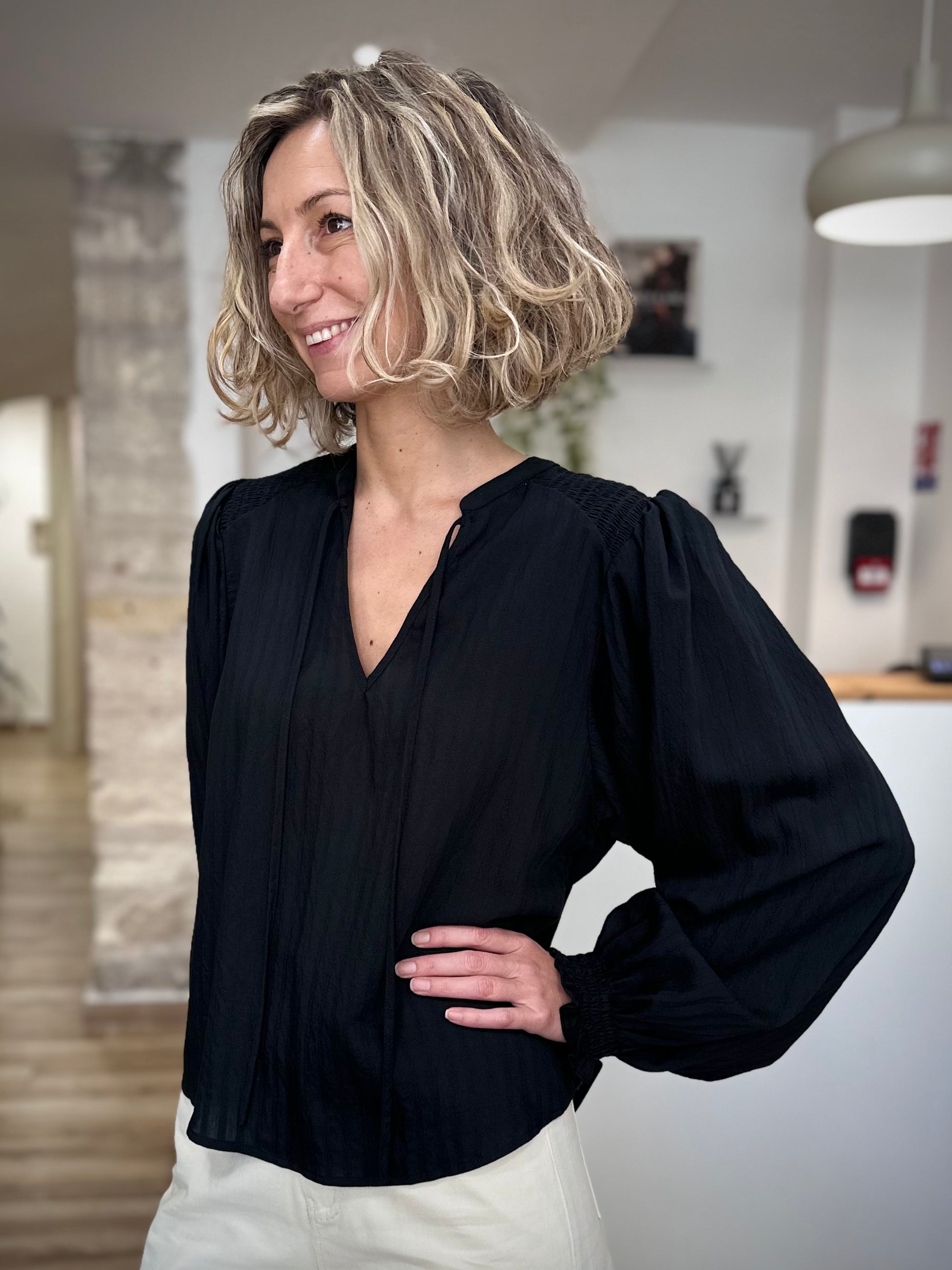 Blouse noire fluide manches longues femme