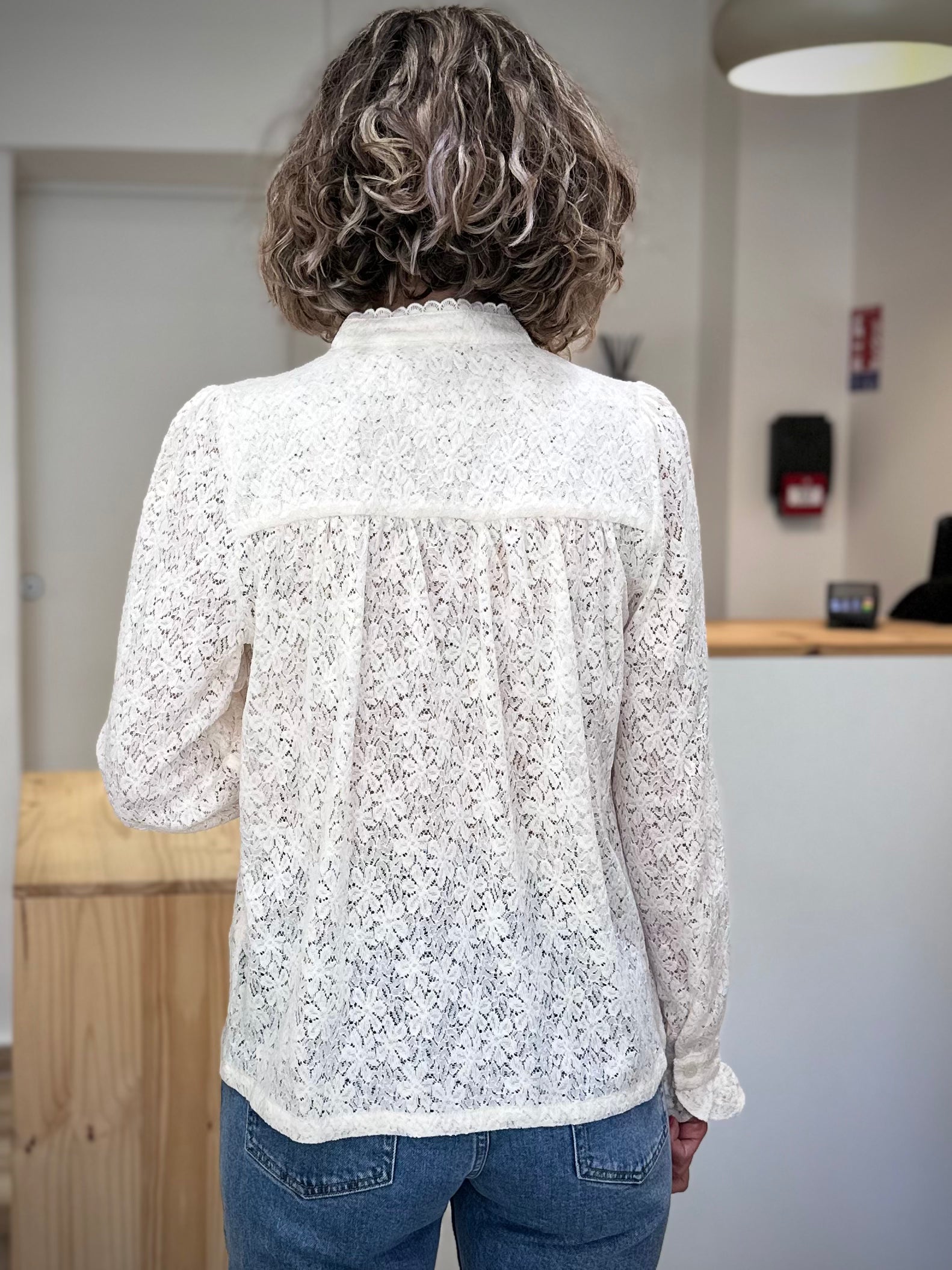 Fronces aux épaules et au dos de la blouse