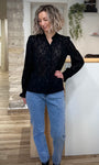 Tenue casual chic avec blouse noire dentelle