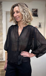 Blouse noire manches bouffantes profil