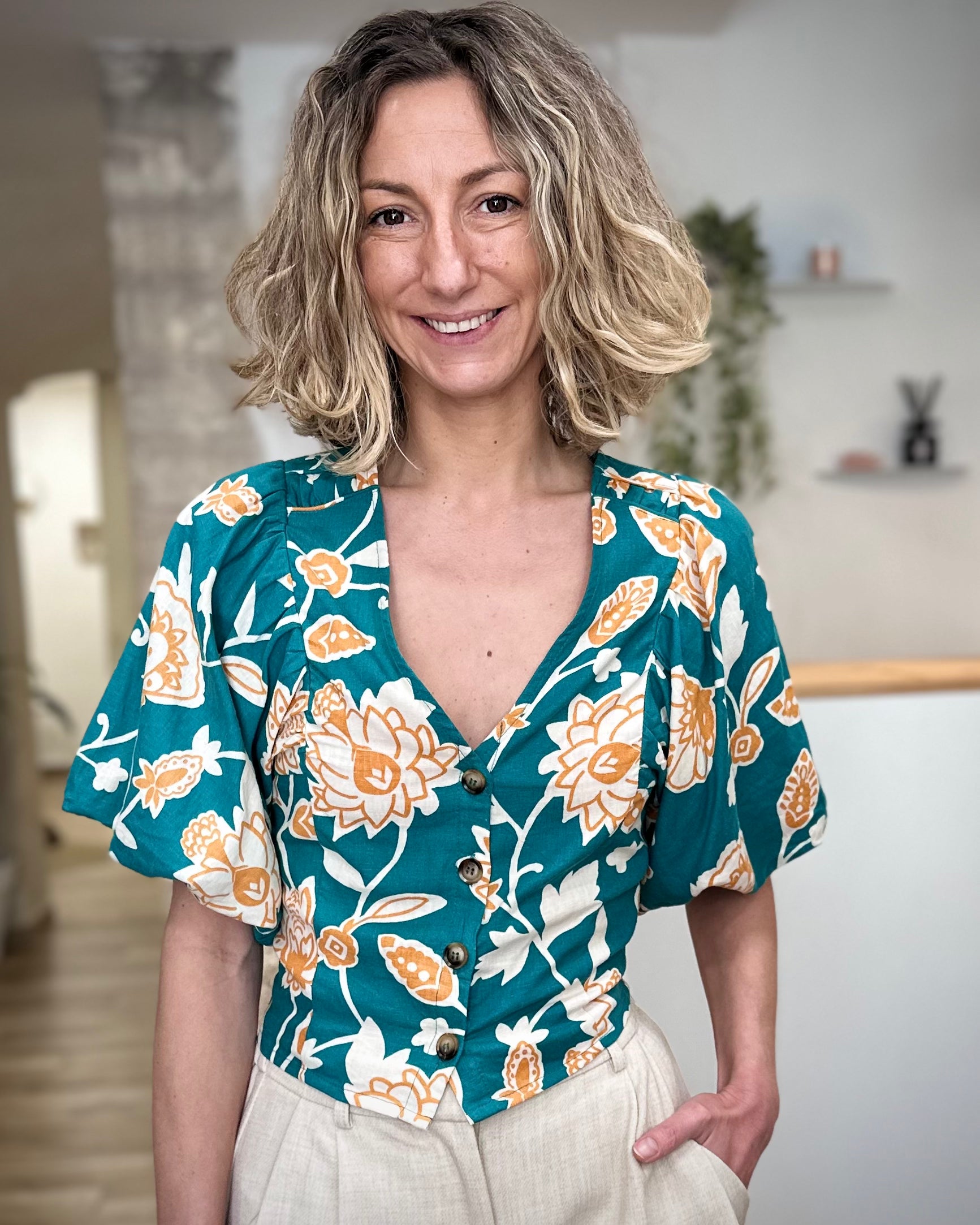 Blouse col V femme coupe courte 