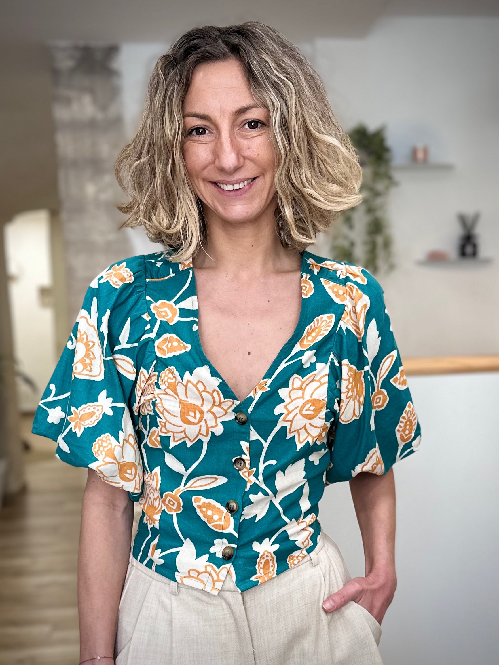 Blouse col V femme coupe courte 