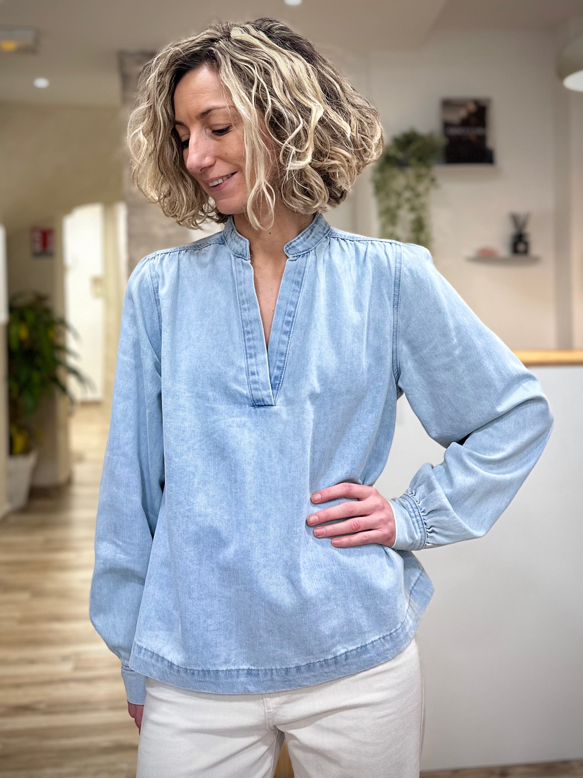 Blouse VALORY en denim sky blue vue de face