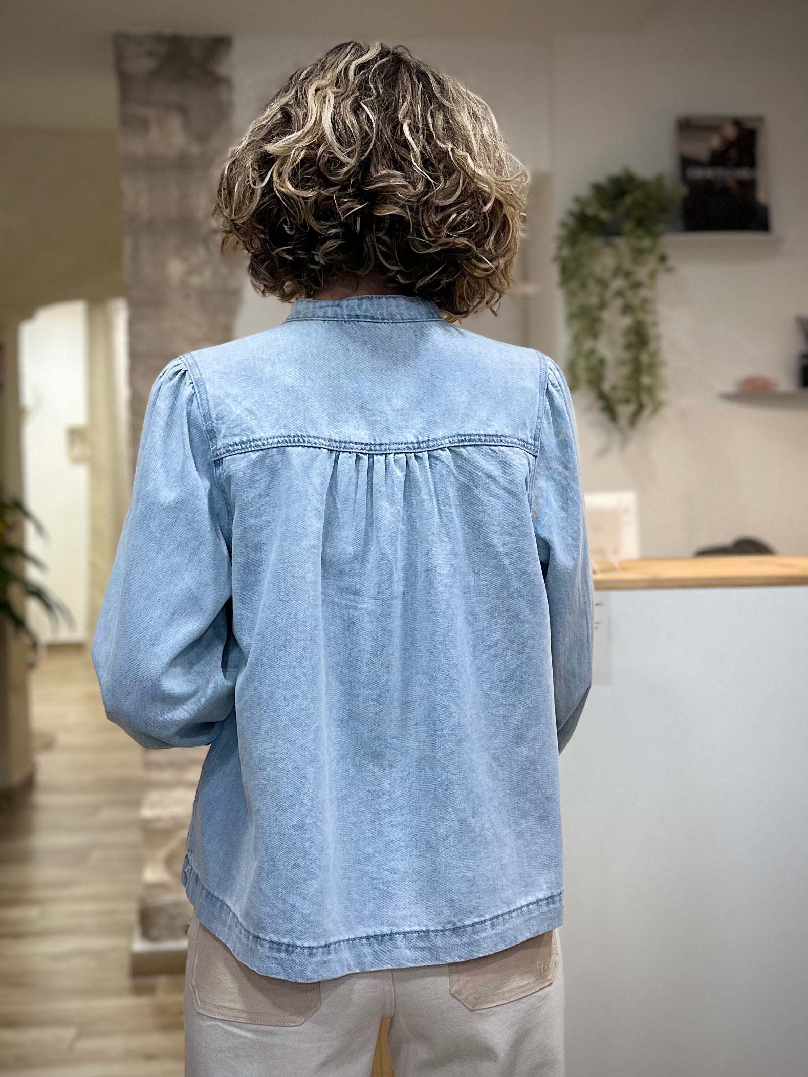 Vue de dos blouse VALORY avec fronces