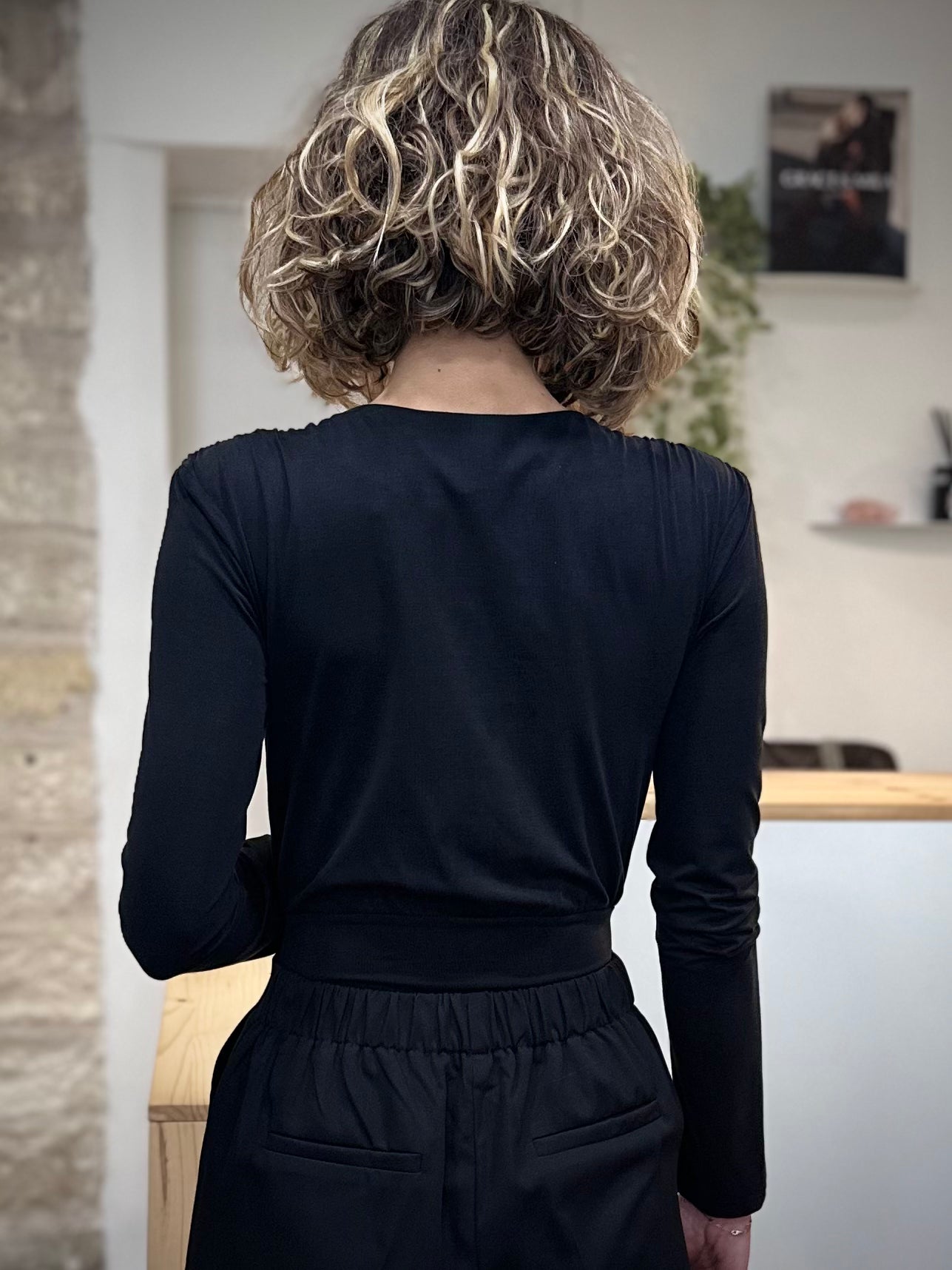 Vue de dos body cache-cœur femme