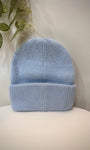 Bonnet bleu ciel en maille angora