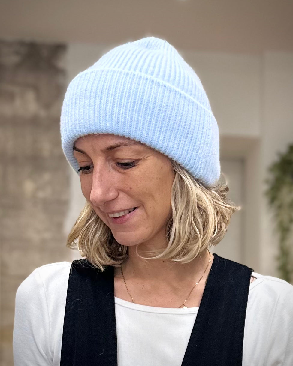 Bonnet à revers côtelé bleu ciel
