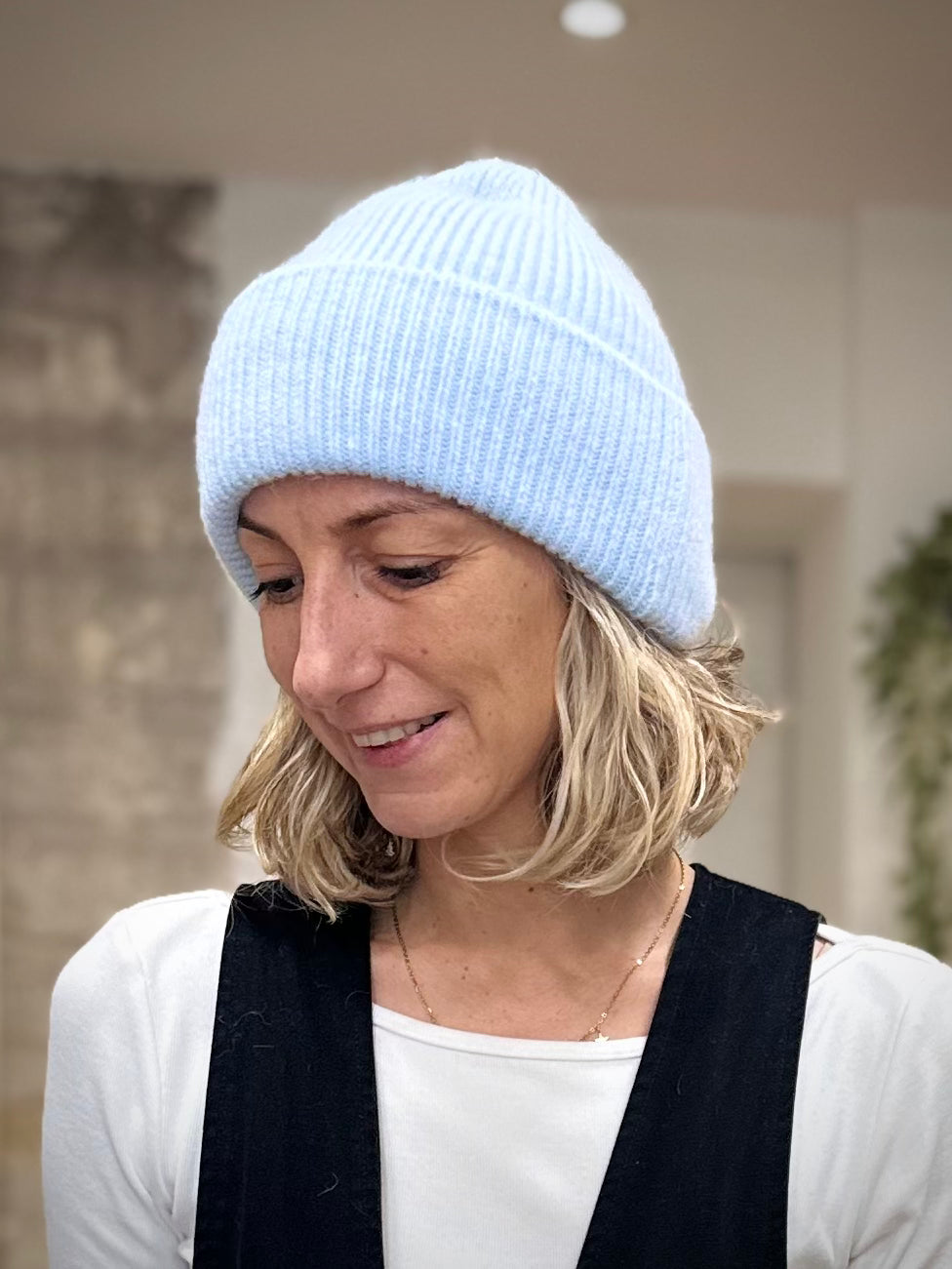 Bonnet à revers côtelé bleu ciel