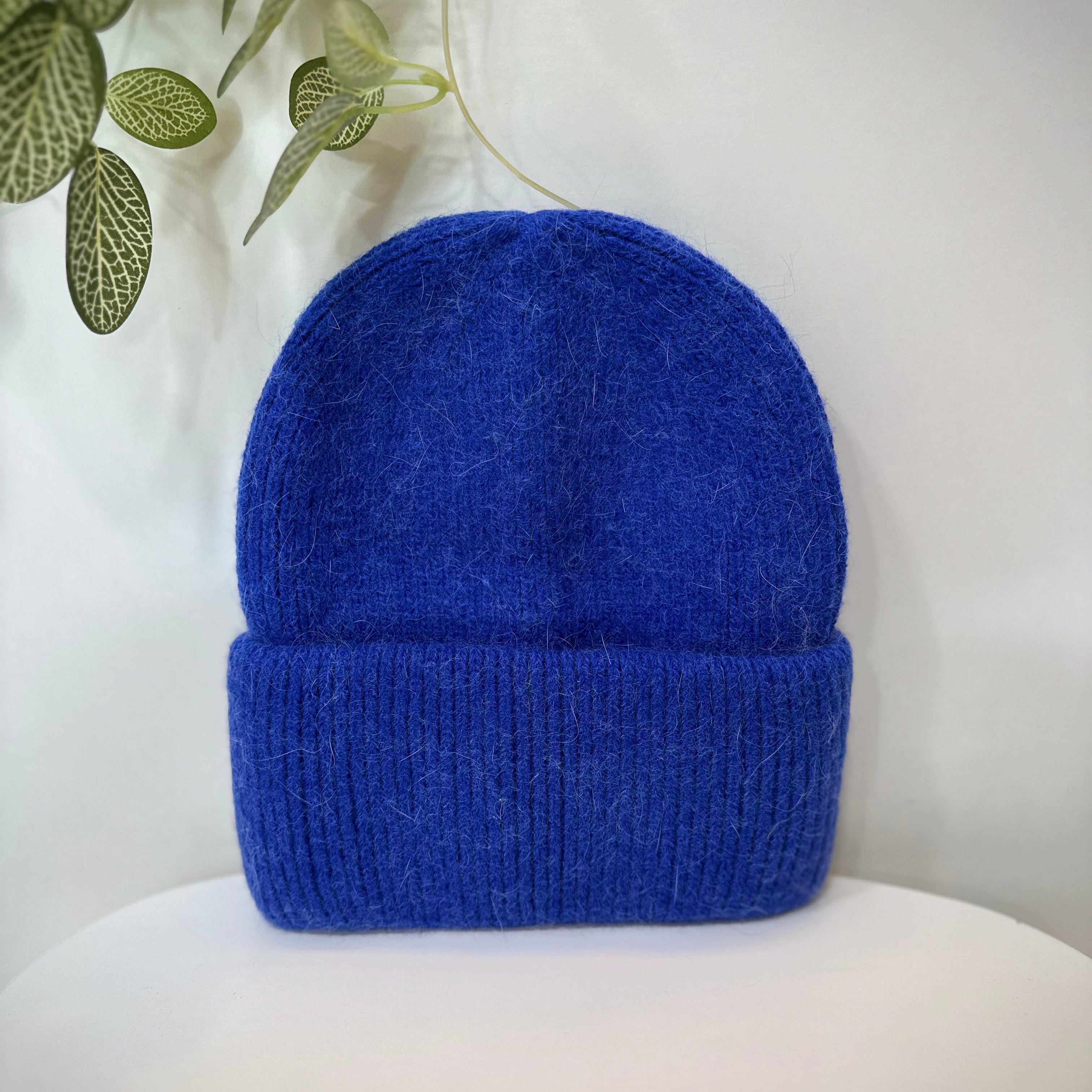 Bonnet couleur bleu vif maille douce