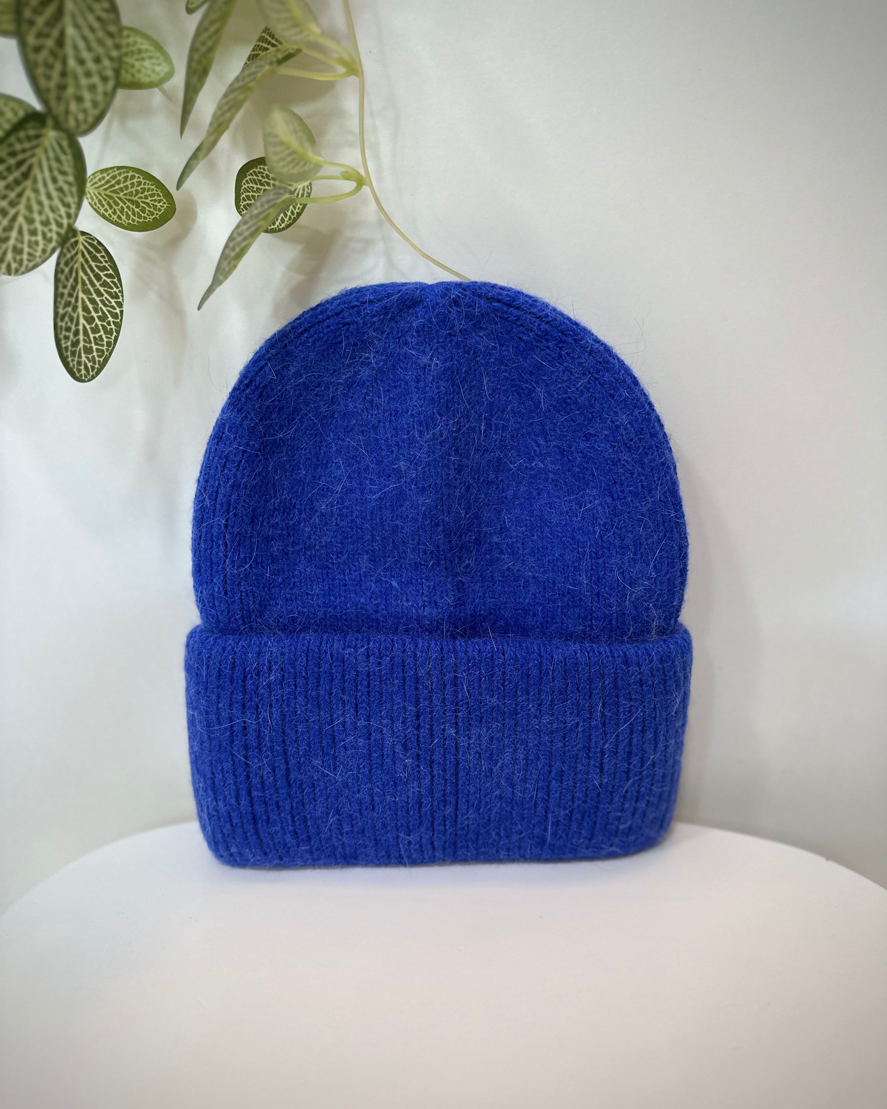 Bonnet couleur bleu vif maille douce