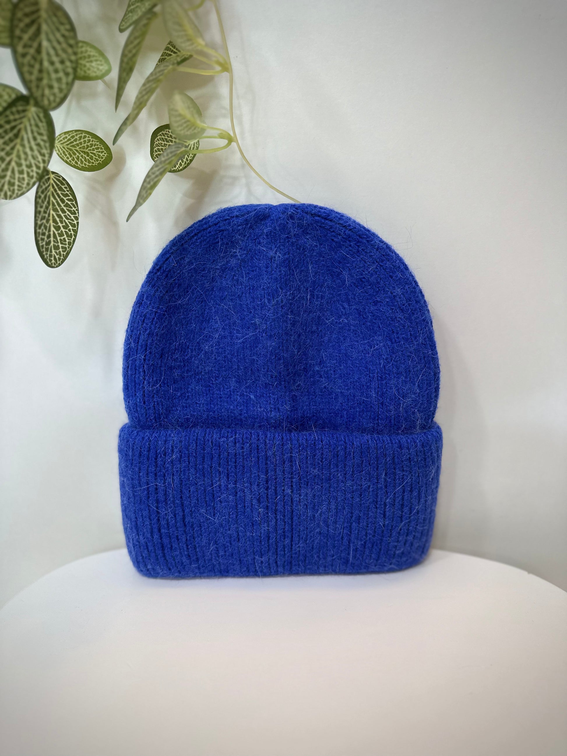 Bonnet couleur bleu vif maille douce