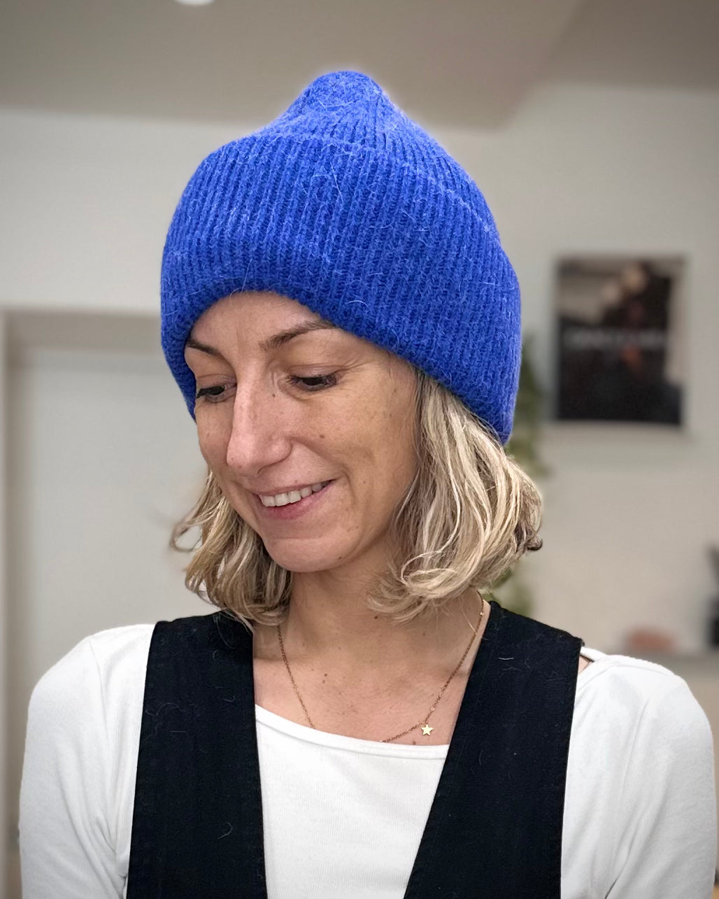 Bonnet bleu électrique en maille angora