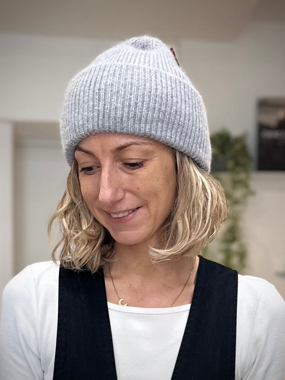 Bonnet angora effet vaporeux gris clair