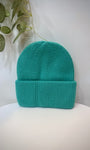 Bonnet angora vert clair en gros plan