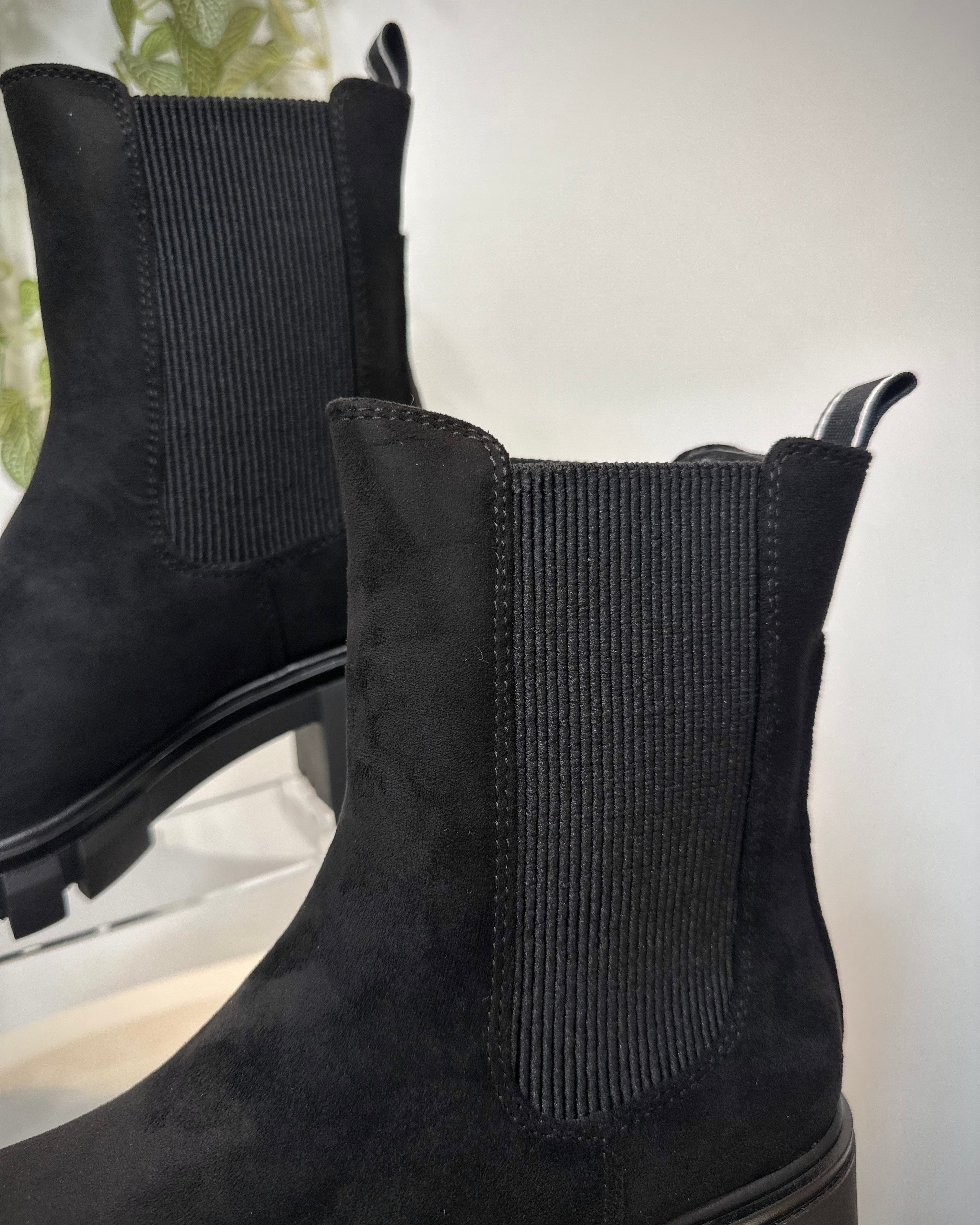 Détail élastique latéral bottines Chelsea Hérine femme