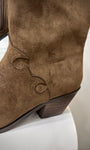 Détail couture western ton sur ton bottines santiags Monique