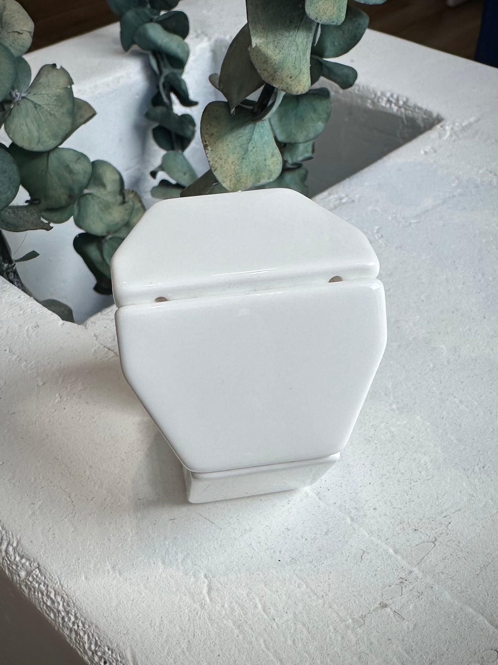 Détail du design en Y du Belta-Y Blanc