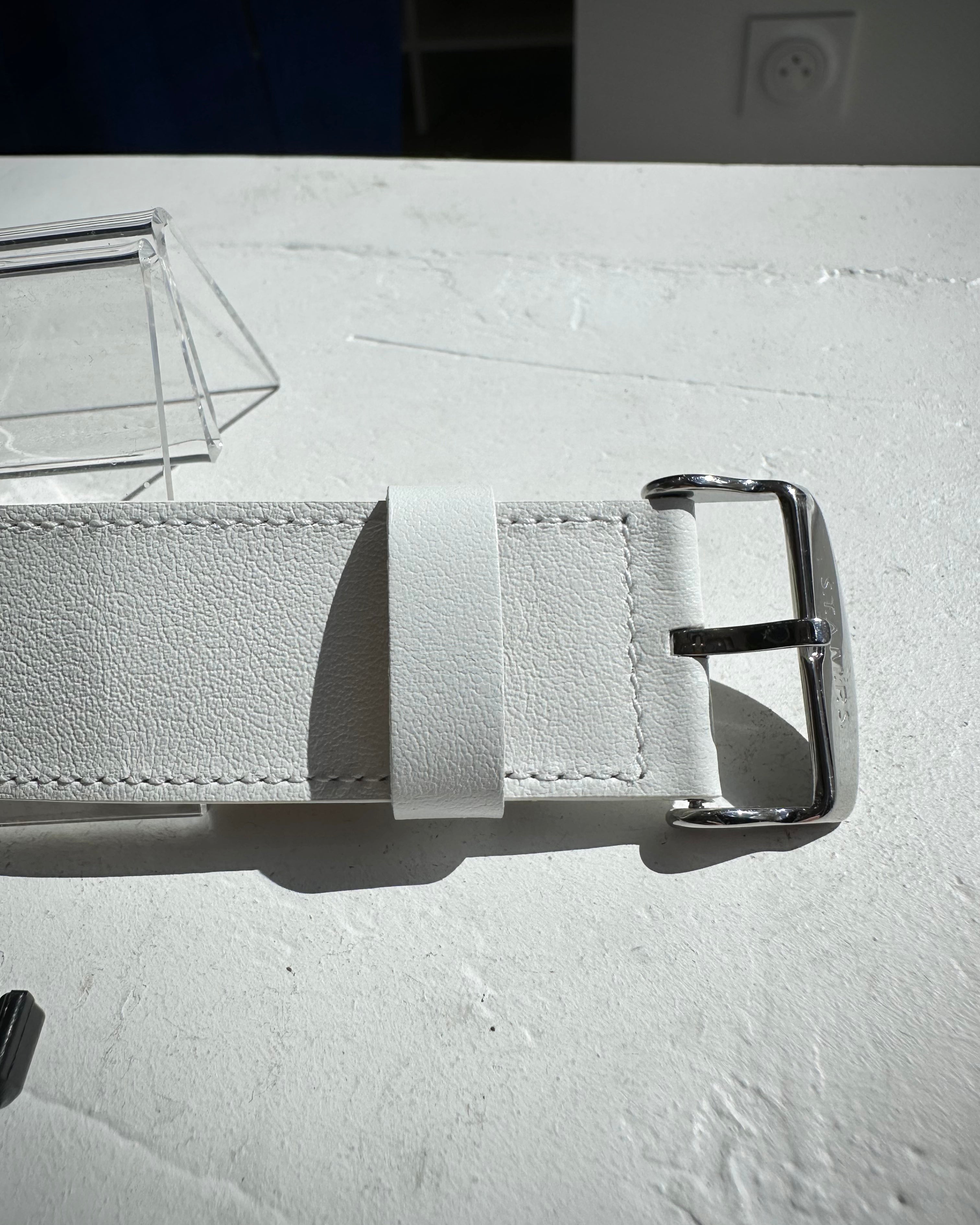Gros plan sur la texture du cuir blanc