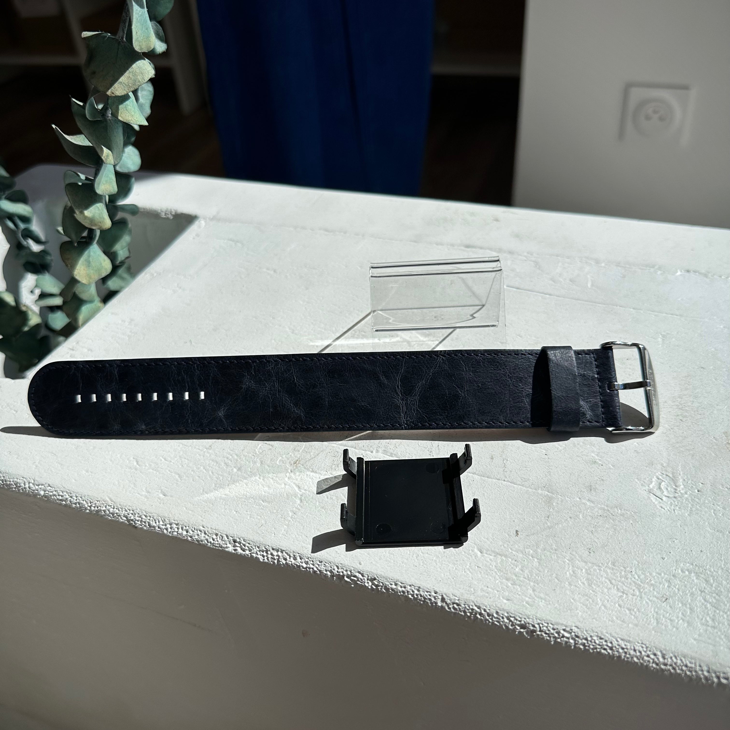 Bracelet STAMPSTexx Derby Blue posé sur table