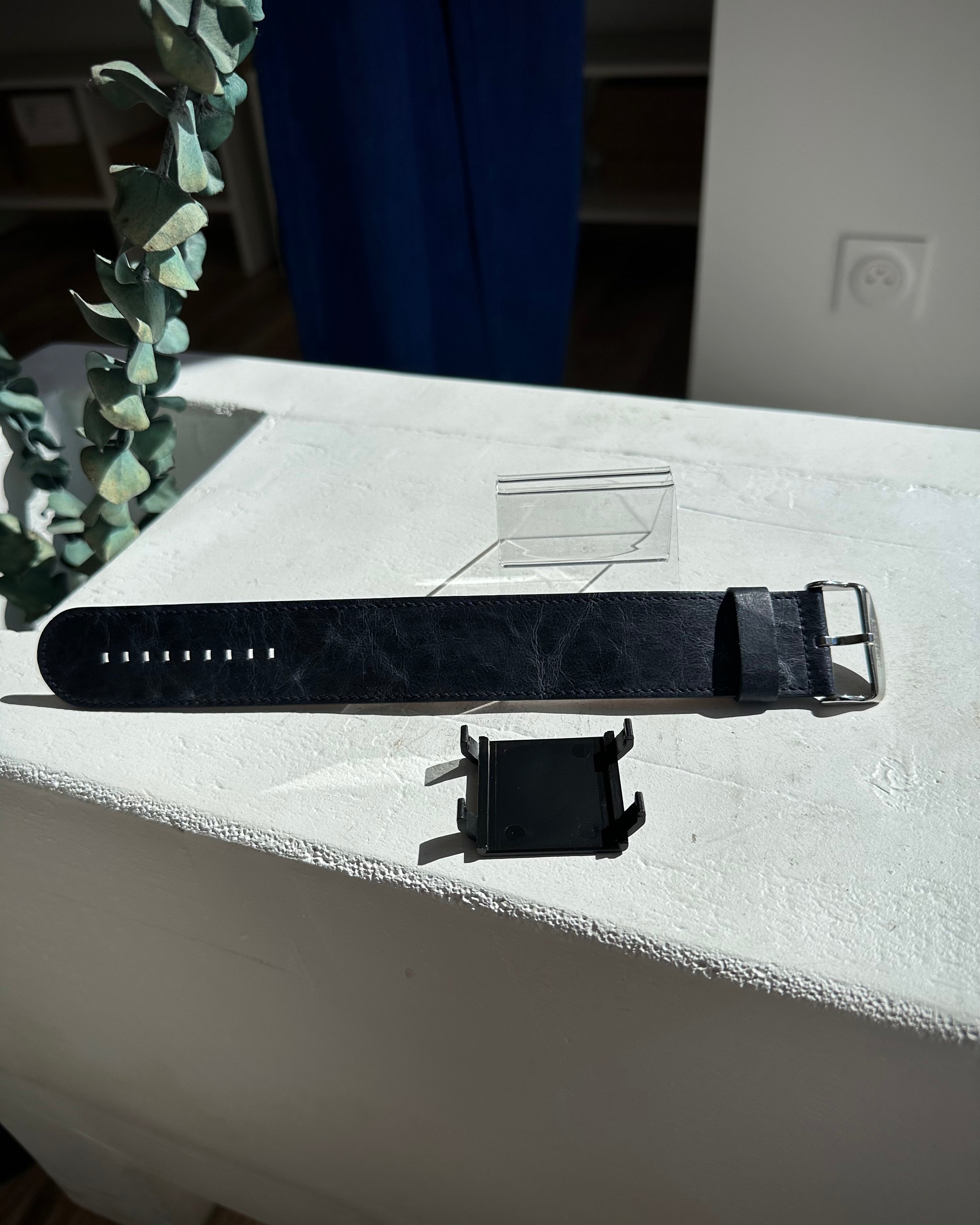 Bracelet STAMPSTexx Derby Blue posé sur table