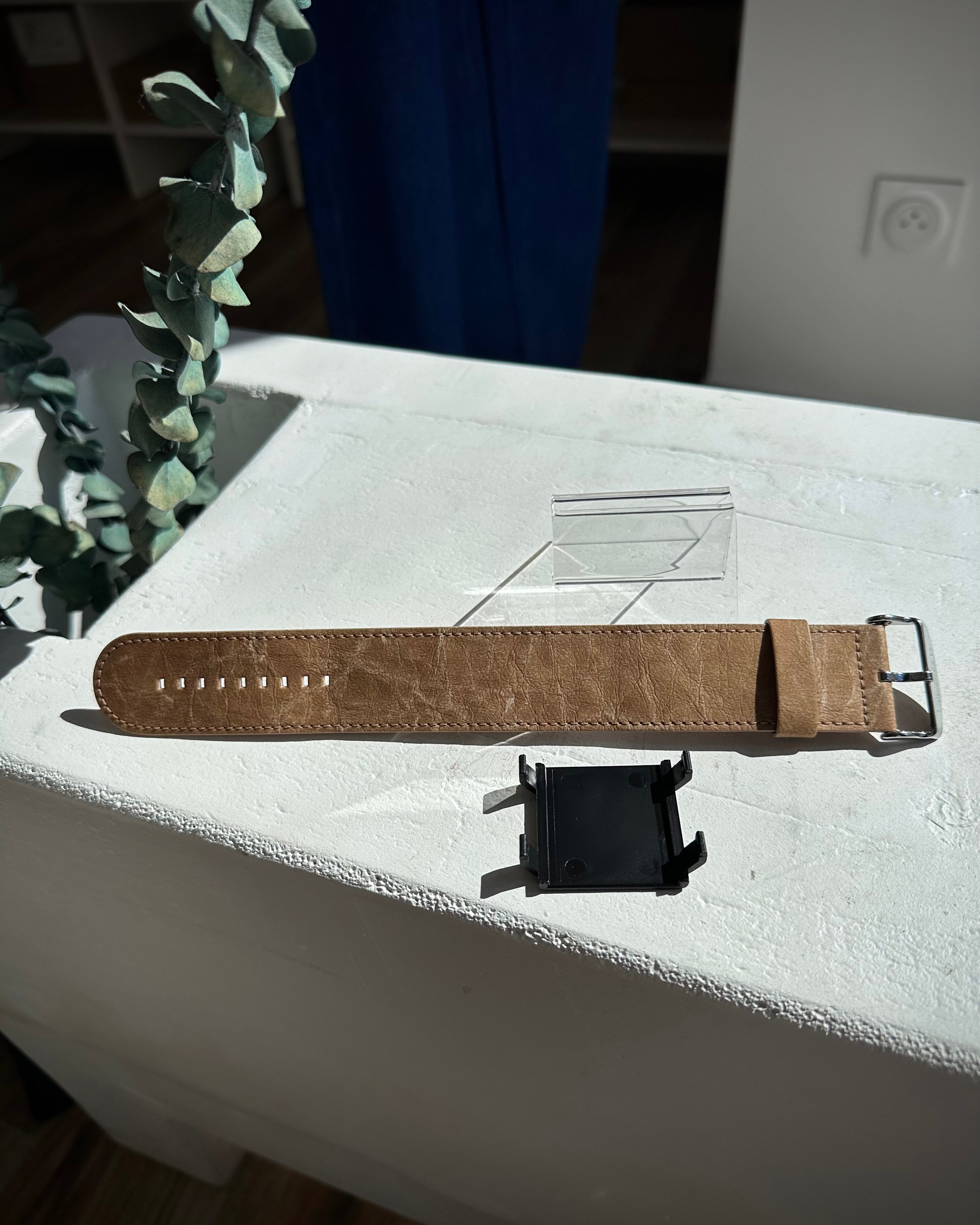 Bracelet STAMPSTexx Derby Sand posé sur table