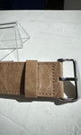Gros plan sur la texture beige du cuir vegan