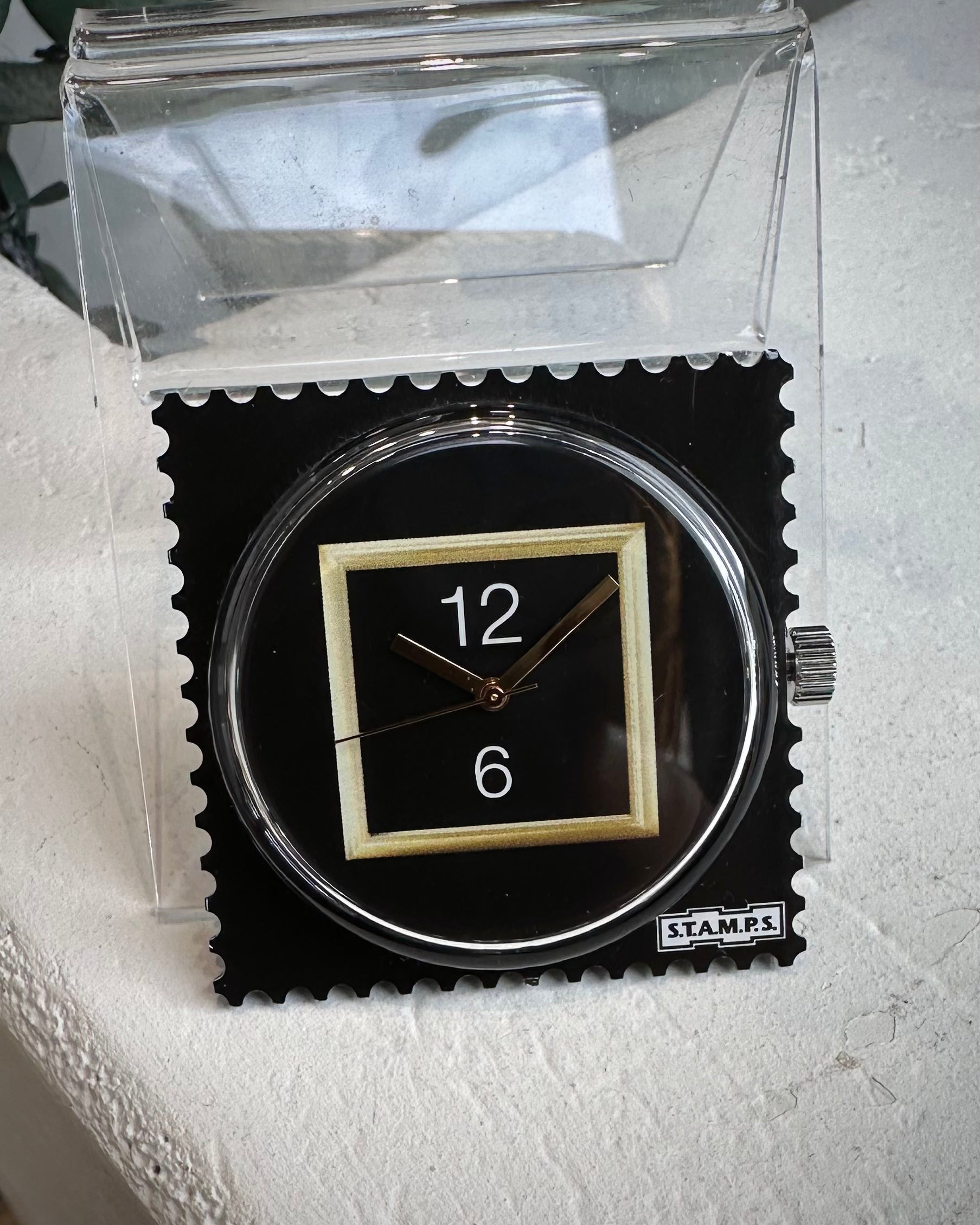 Cadran montre STAMPS Black Dream fond noir et cadre doré
