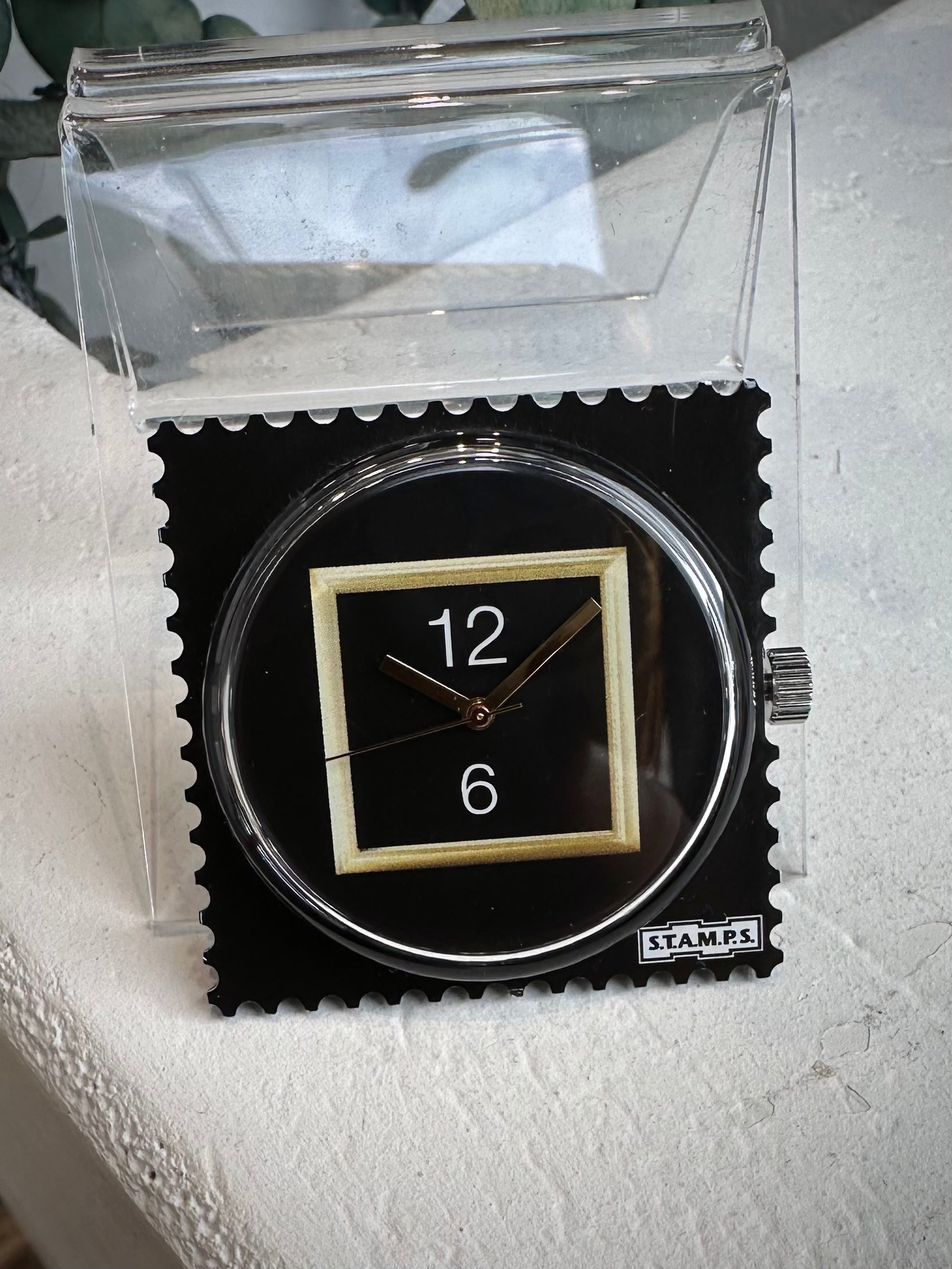 Cadran montre STAMPS Black Dream fond noir et cadre doré