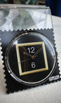 Gros plan aiguilles dorées cadran STAMPS Black Dream