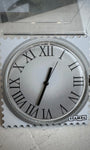 Gros plan cadran STAMPS Clock avec aiguilles noires 