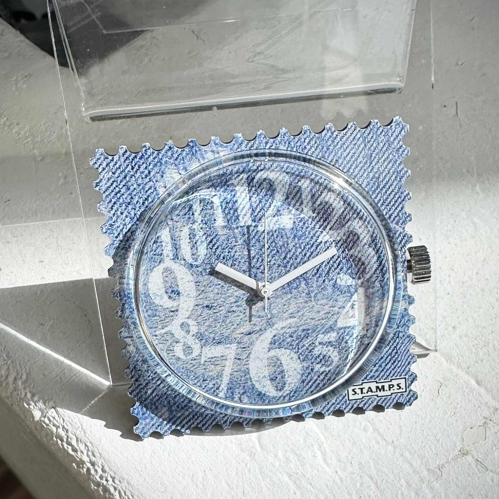 Cadran montre STAMPS Denim Time fond bleu denim