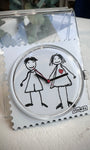 Gros plan cadran STAMPS couple avec cœur rouge sur fond blanc