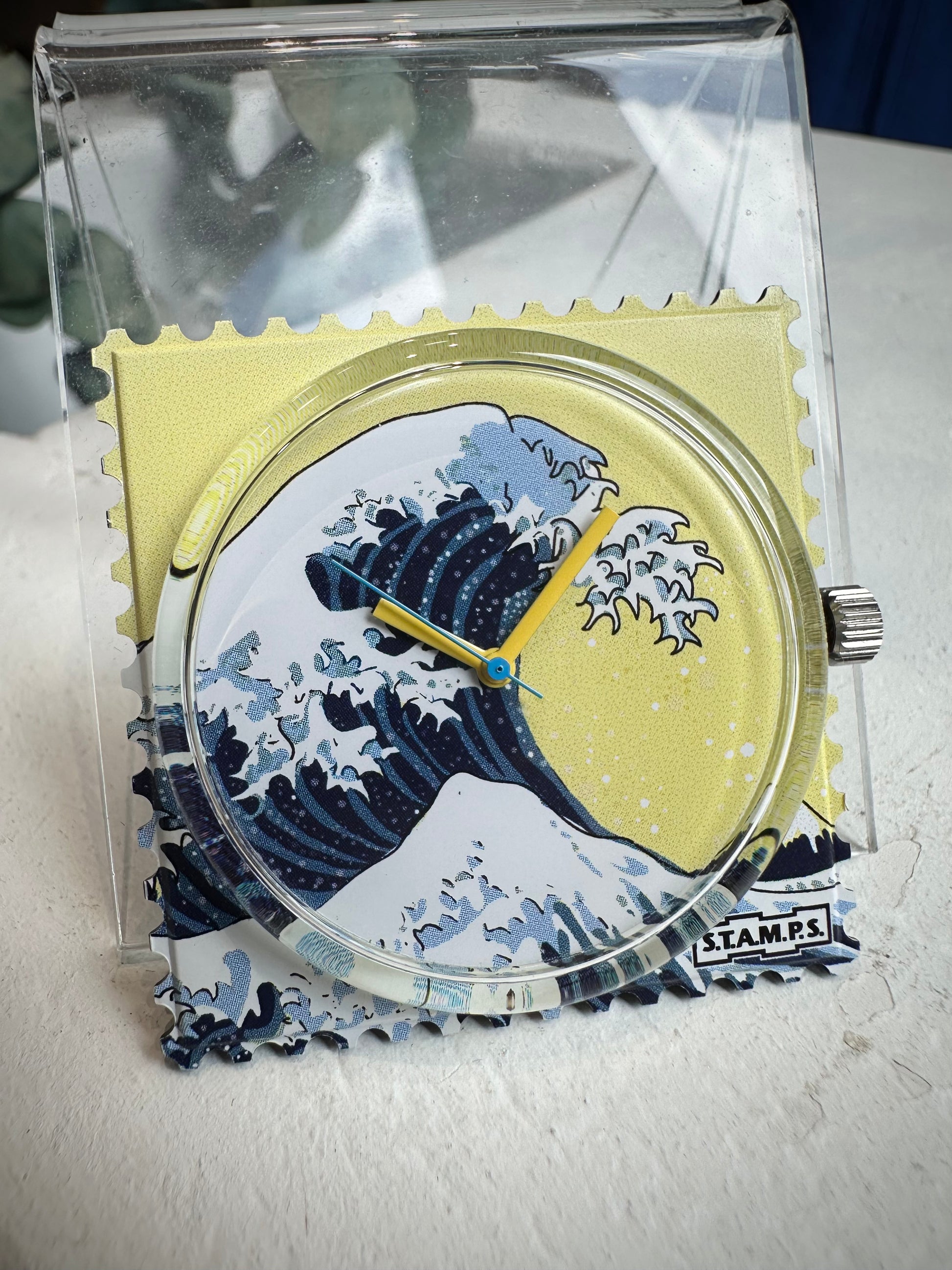 Cadran STAMPS Hokusai fond jaune avec vague bleue