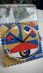 Gros plan montre STAMPS motif yeux rouges, bleus et jaunes